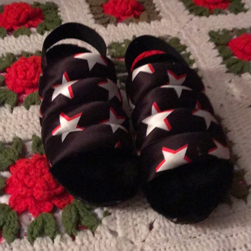 Stars UGG fluff yeah slides